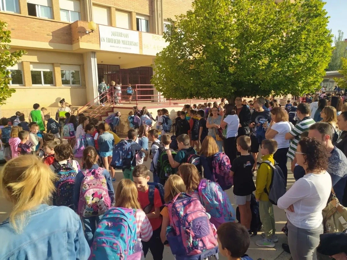 La comunidad educativa del CEIP La Fuenfresca solicita una nueva vía