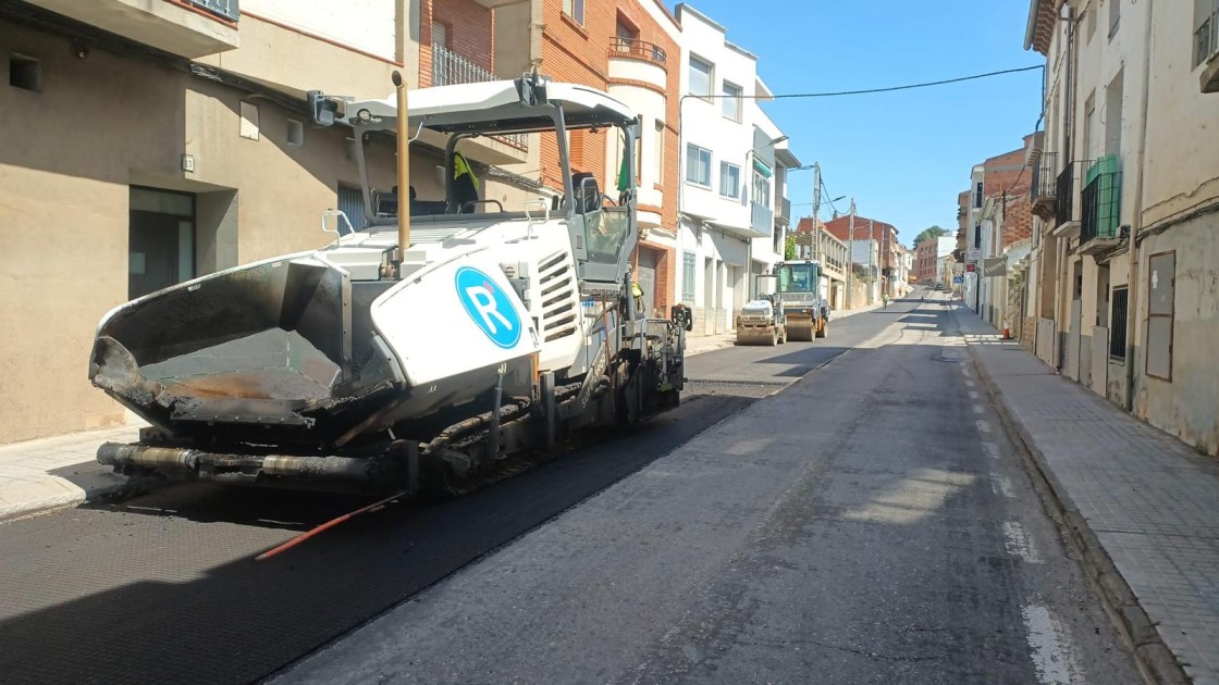 El Mitma mejora el firme de la carretera nacional N-232 en la travesía de Híjar