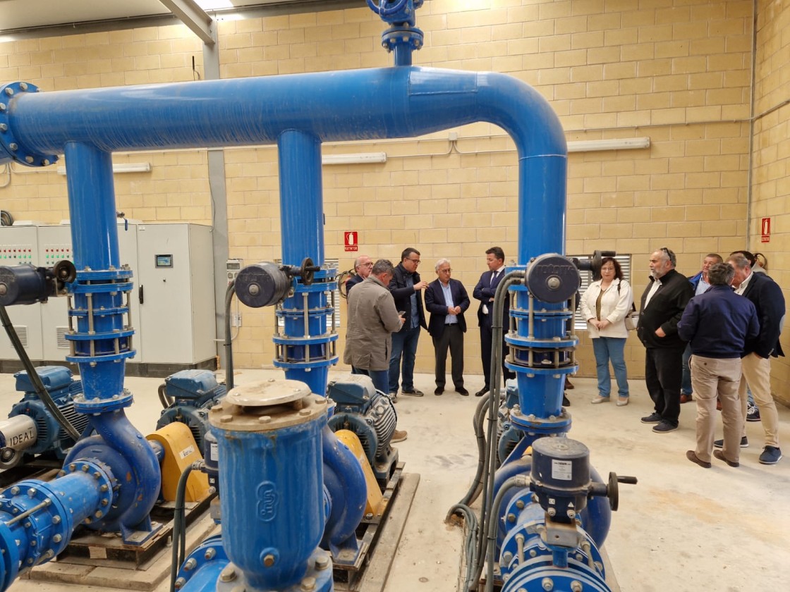 El consejero de Agricultura, Ganadería y Alimentación inaugura el nuevo sistema de riego a presión en 153 hectáreas de Calanda