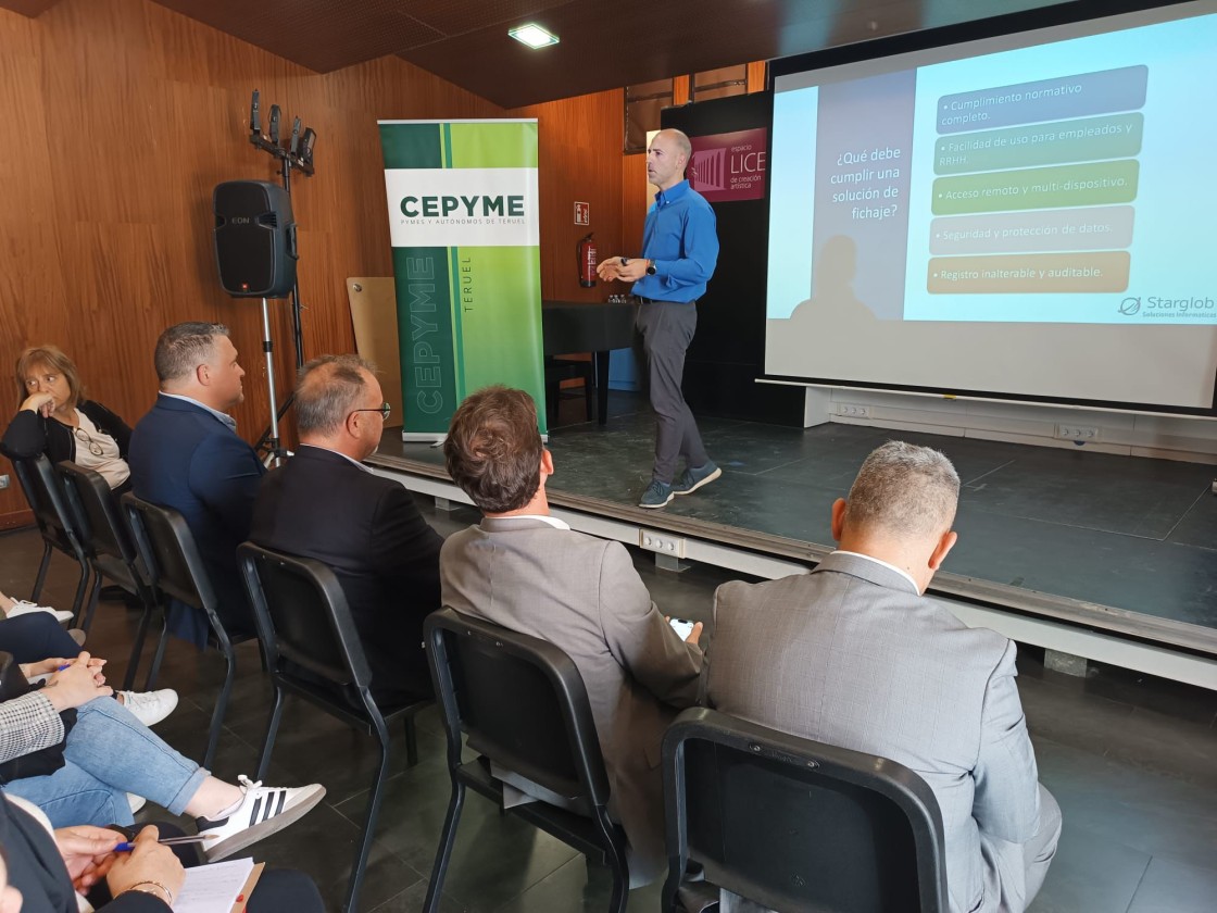 Al menos treinta empresarios asisten en Alcañiz a una charla de Cepyme sobre digitalización de las pymes