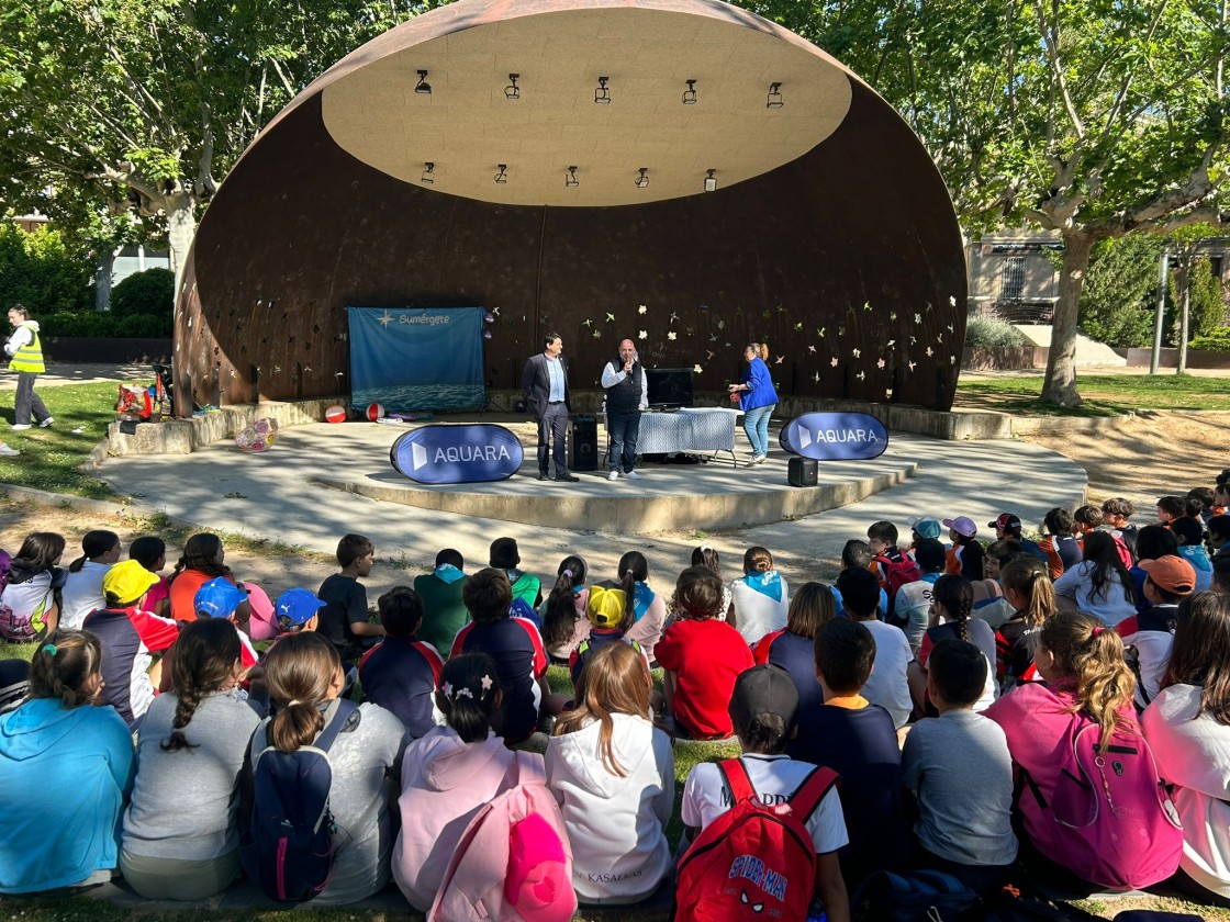 180 escolares de Alcañiz participan en una yincana para aprender el ciclo del agua