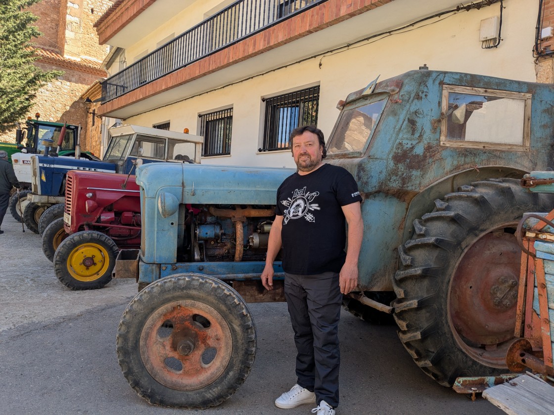 Luis Utrillas, miembro de la organización de la concentración de tractores de Celadas: “Los tractores antiguos ahora en Celadas están mimados, tras años olvidados en los pajares”