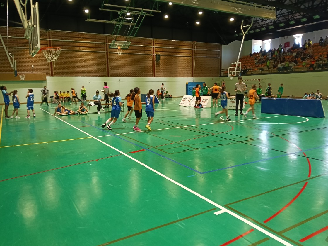 Más de 130 chicos y chicas participan en el 3x3 de basket Comarca de Teruel