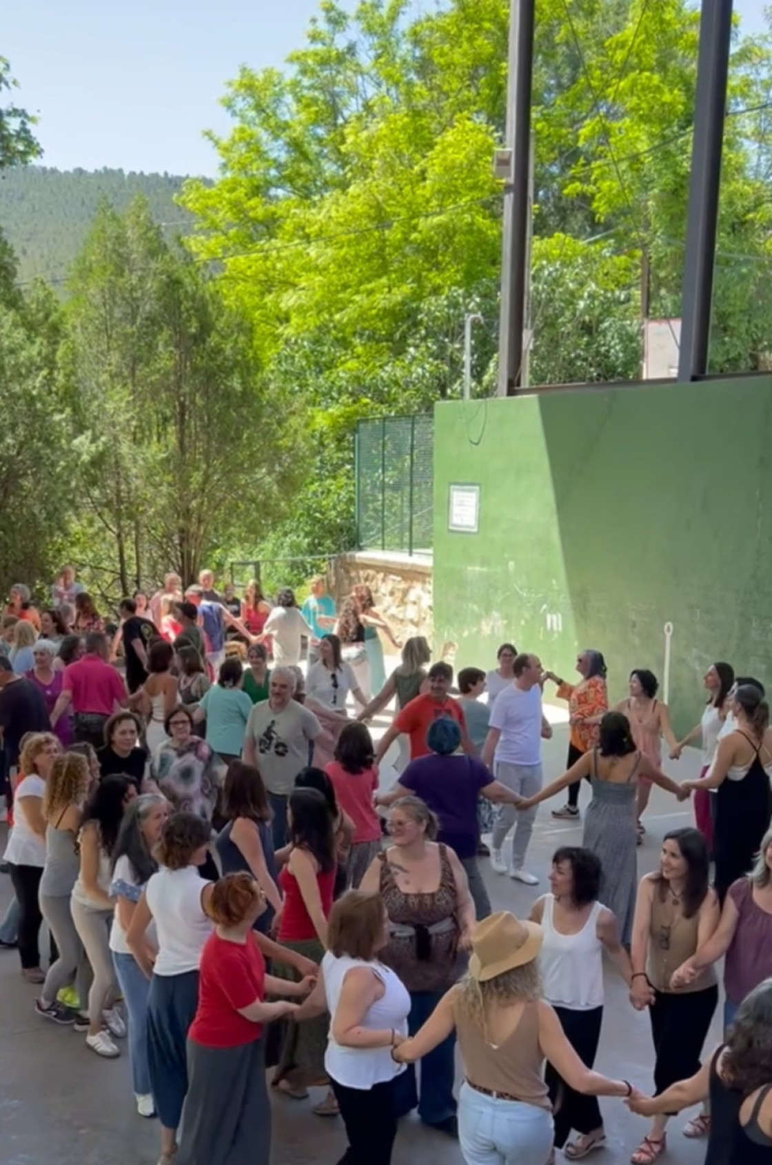 La Escuela de Biodanza Vitálida se presenta a los vecinos de Olba