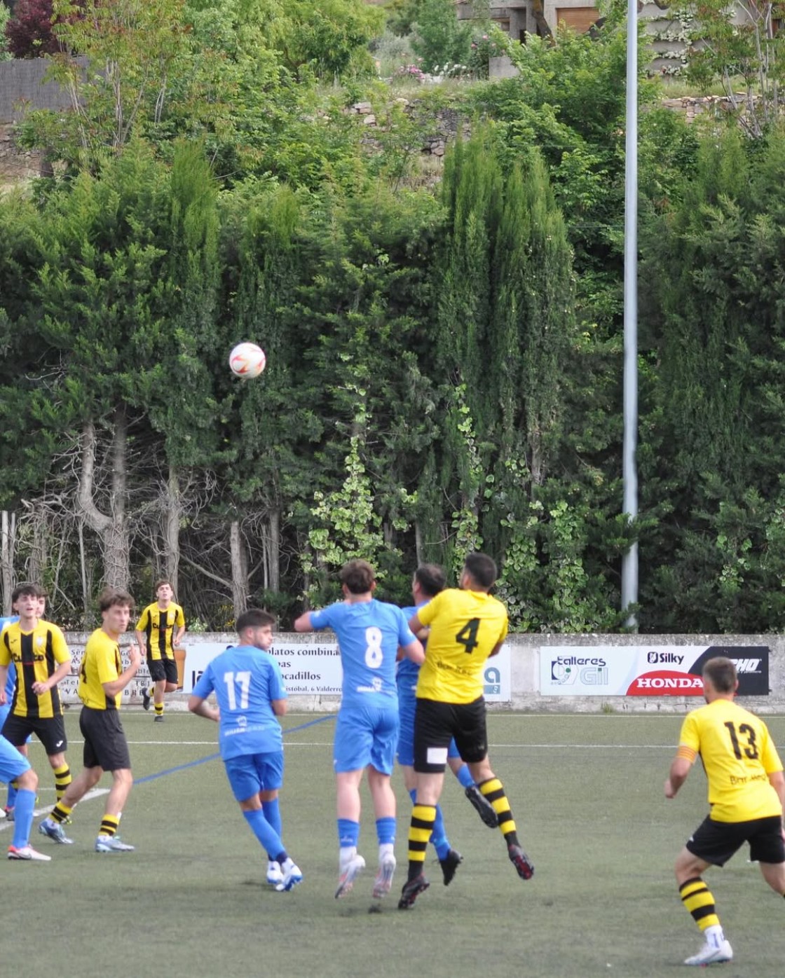 Monzón y Binéfar luchan un ascenso que le conviene al fútbol turolense