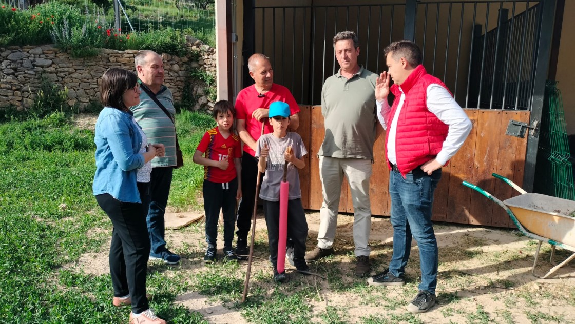 El PSOE propone crear una red de 'Masías Vivas' y elaborar un plan para responder a sus necesidades