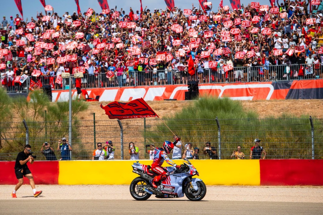 Los clubes de fans de los Márquez, Acosta o Martín llenarán de color Alcañiz