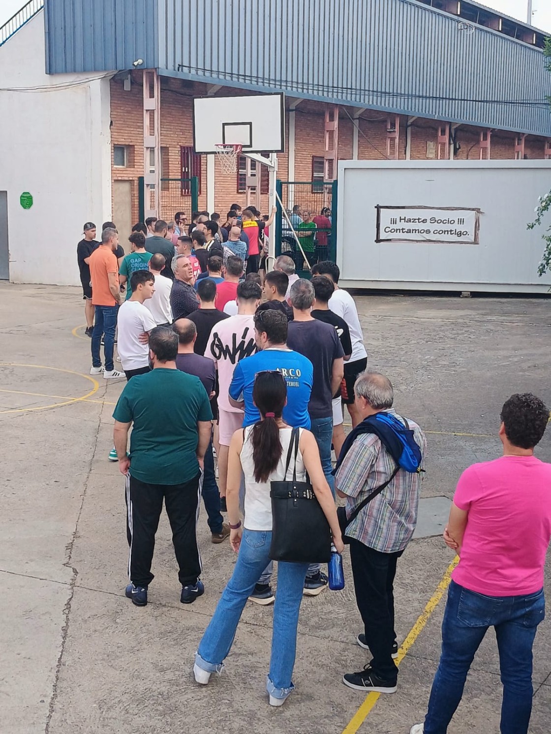 La afición agota en una hora las entradas para ir a Soria: el CD Teruel pedirá más