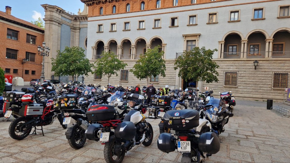Literatura y motos: el Silver Reader Motoclub revalida su compromiso con el Camino del Cid