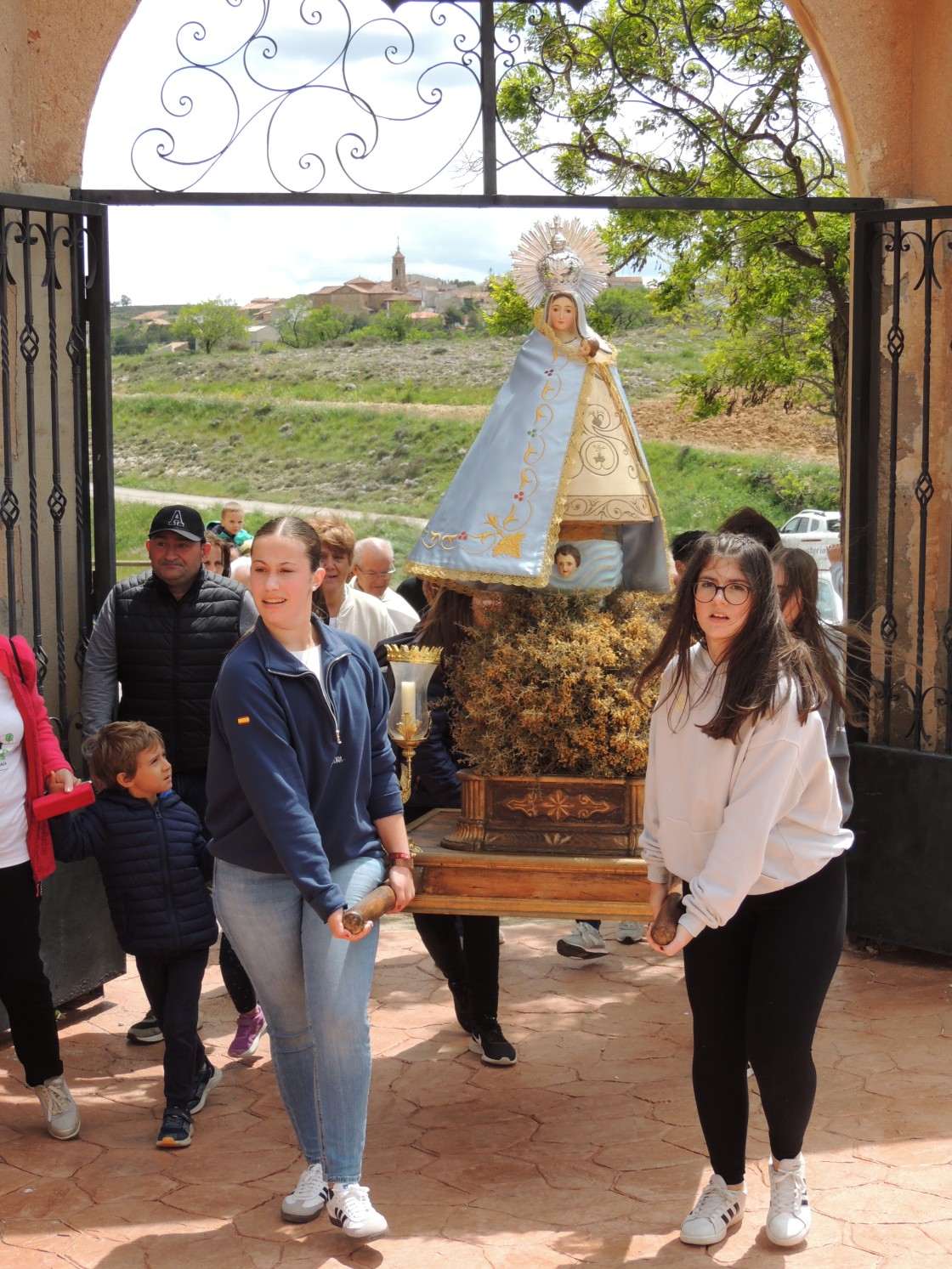 Segura de Baños procesiona al Santuario de la Virgen de la Aliaga