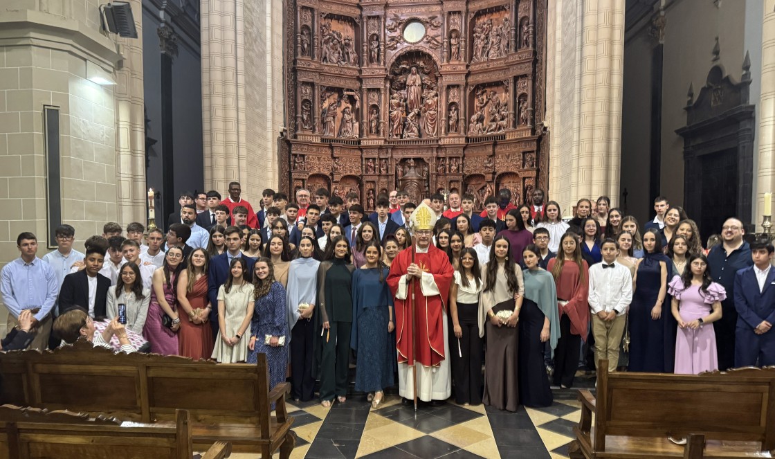 83 jóvenes reciben el sacramento de la Confirmación en la Catedral de Teruel