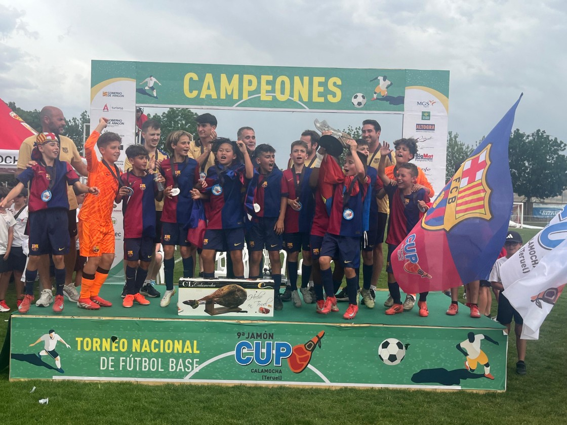 El FC Barcelona entra en el selecto club de los campeones de la Jamón Cup