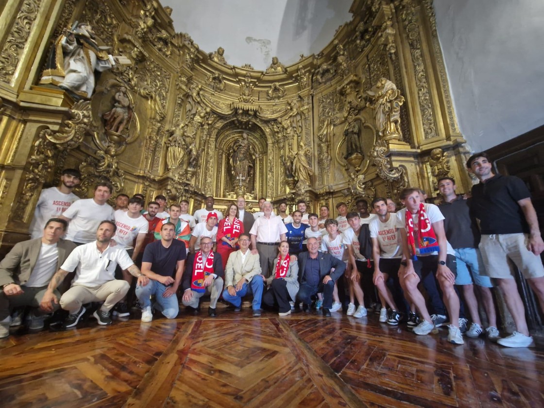El Club Deportivo Teruel llena de alegría y entusiasmo el Centro Histórico