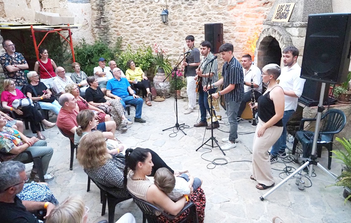 200 personas disfrutaron de la calidez de las Micromúsicas de Valdealgorfa