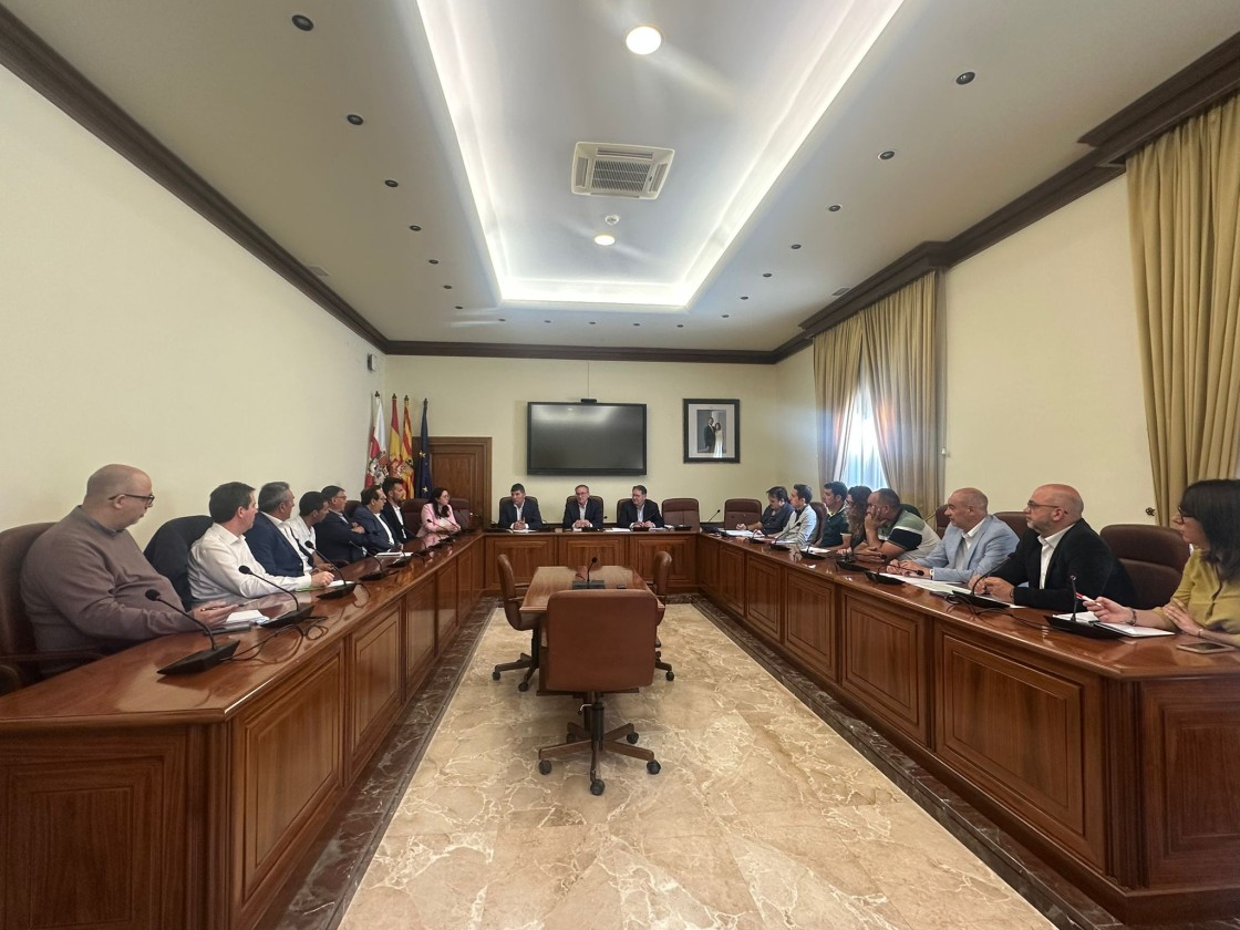La Diputación Provincial impulsará los trabajos para alcanzar la DOP Vinos del Matarraña y la IGP Queso de Teruel