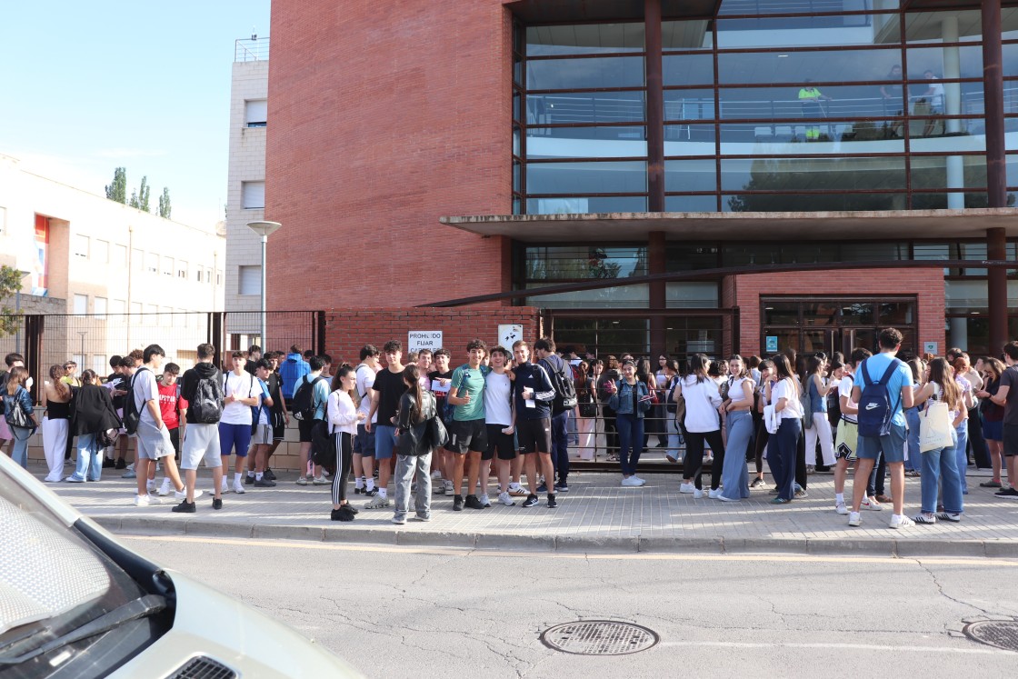 Nervios controlados e incertidumbre en los exámenes de la Prueba de Acceso a la Universidad en Teruel