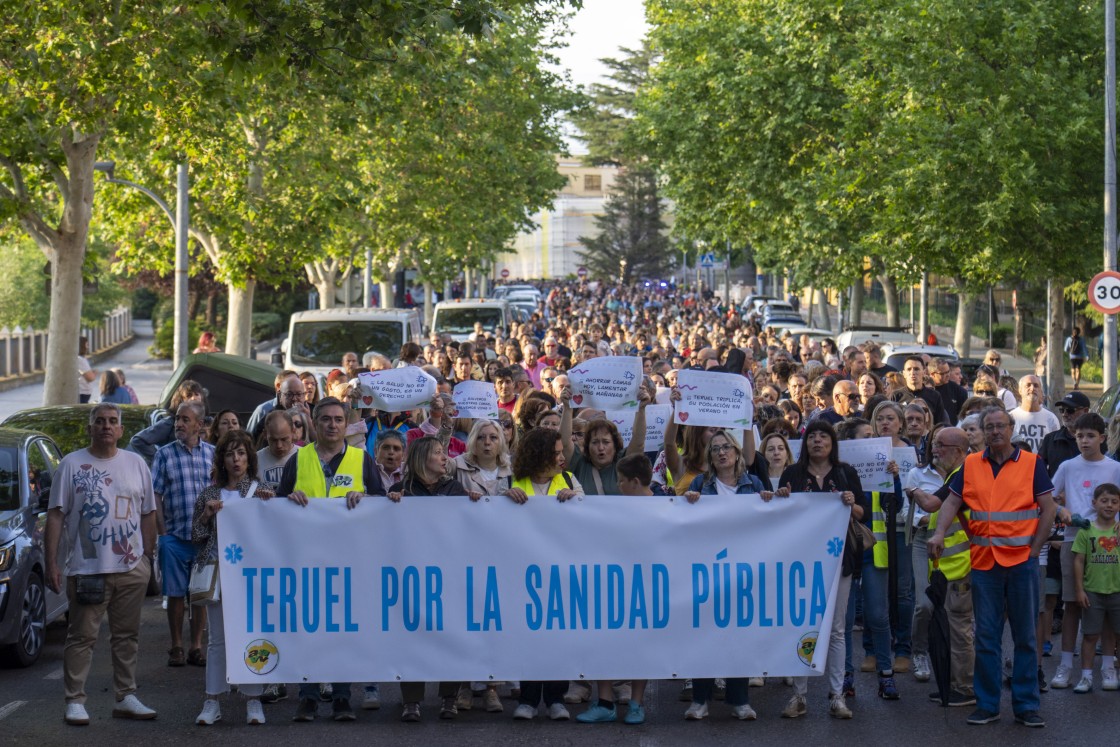 Más de 2.500 turolenses se movilizan para defender la sanidad y contra el cierre de camas en los hospitales