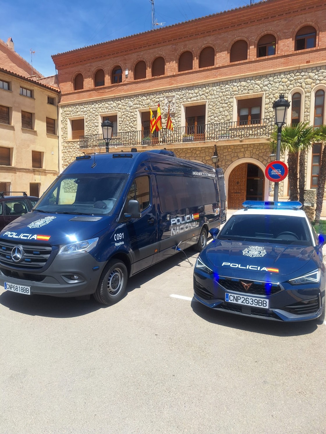 La Policía Nacional expide ya en la provincia de Teruel los primeros DNI y pasaportes en el vehículo integral de documentación Vidoc