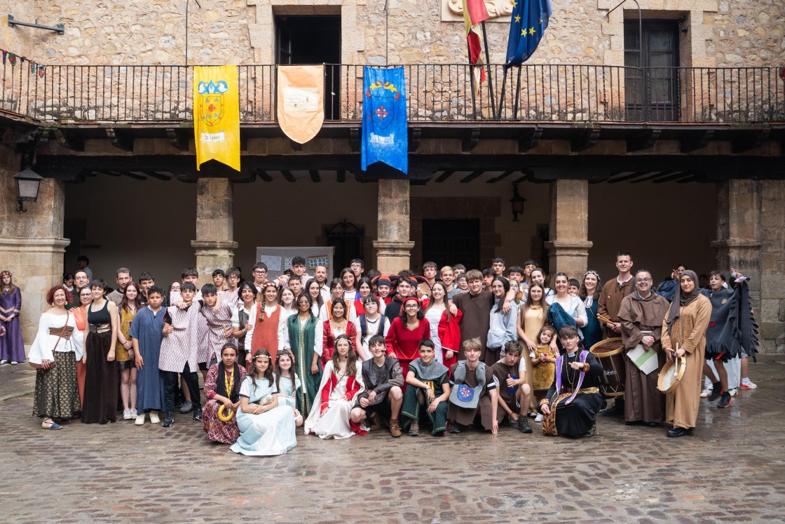 El IES de Albarracín reescribe la película de los Amantes y Azagra deja de ser el malo