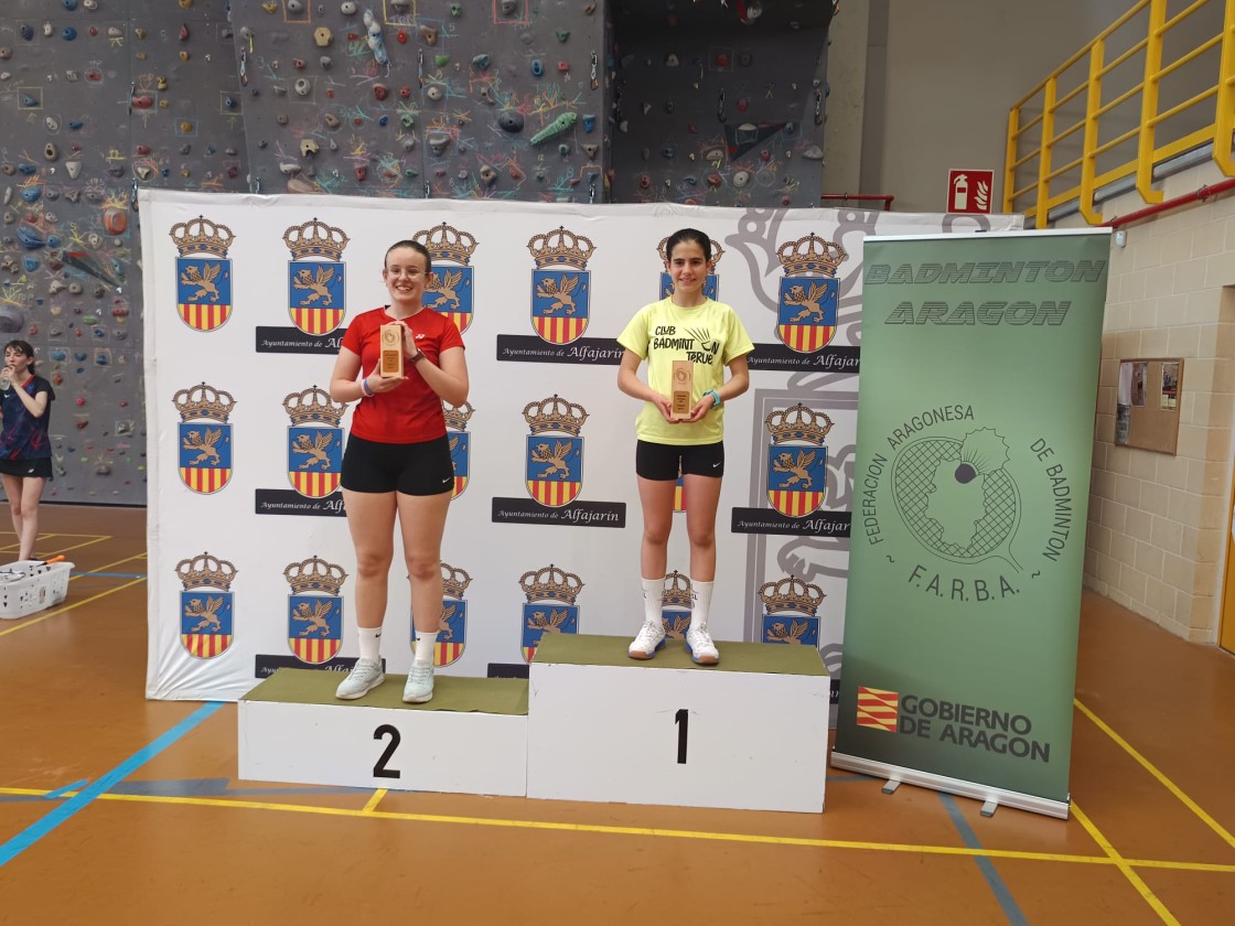Medallas para Miguel Ortiz y Ángela Lafuente en el campeonato de Aragón de bádminton