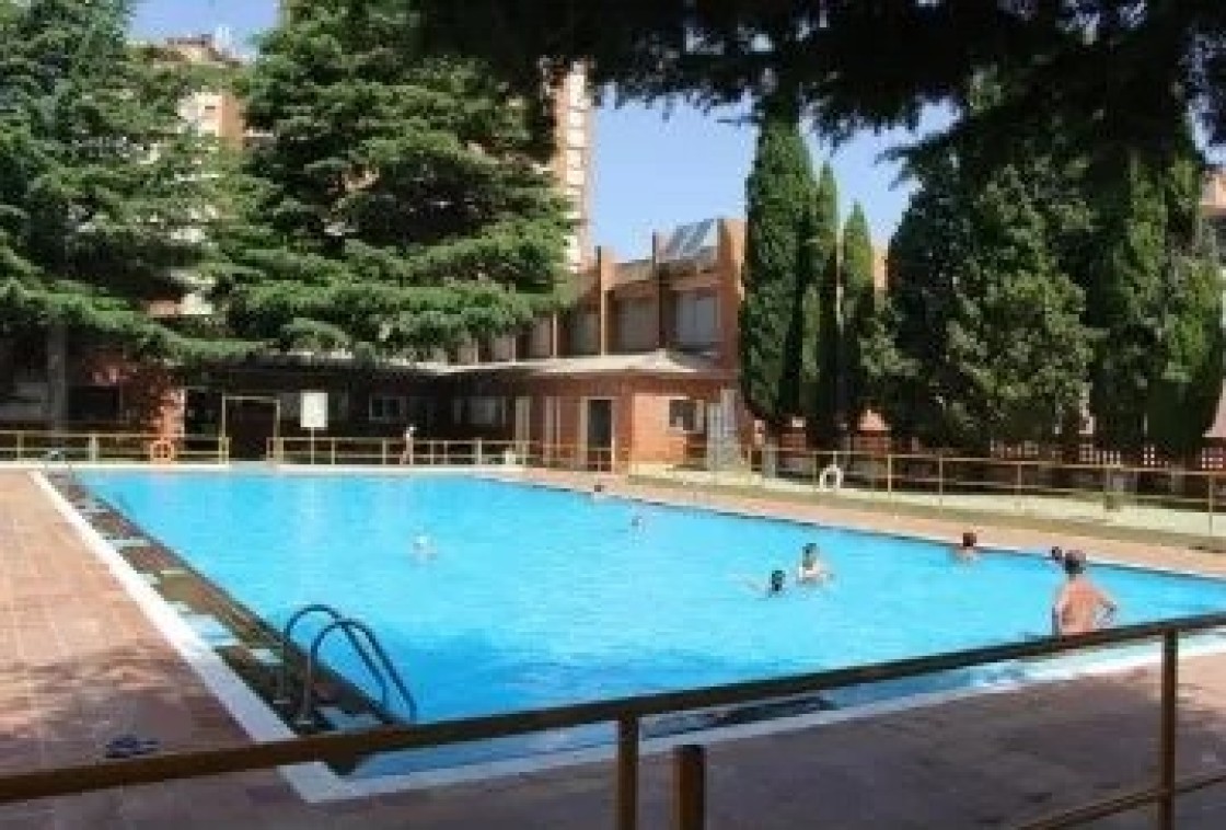 Las piscinas de San León y San Fernando abren sus instalaciones mañana viernes 6 de junio