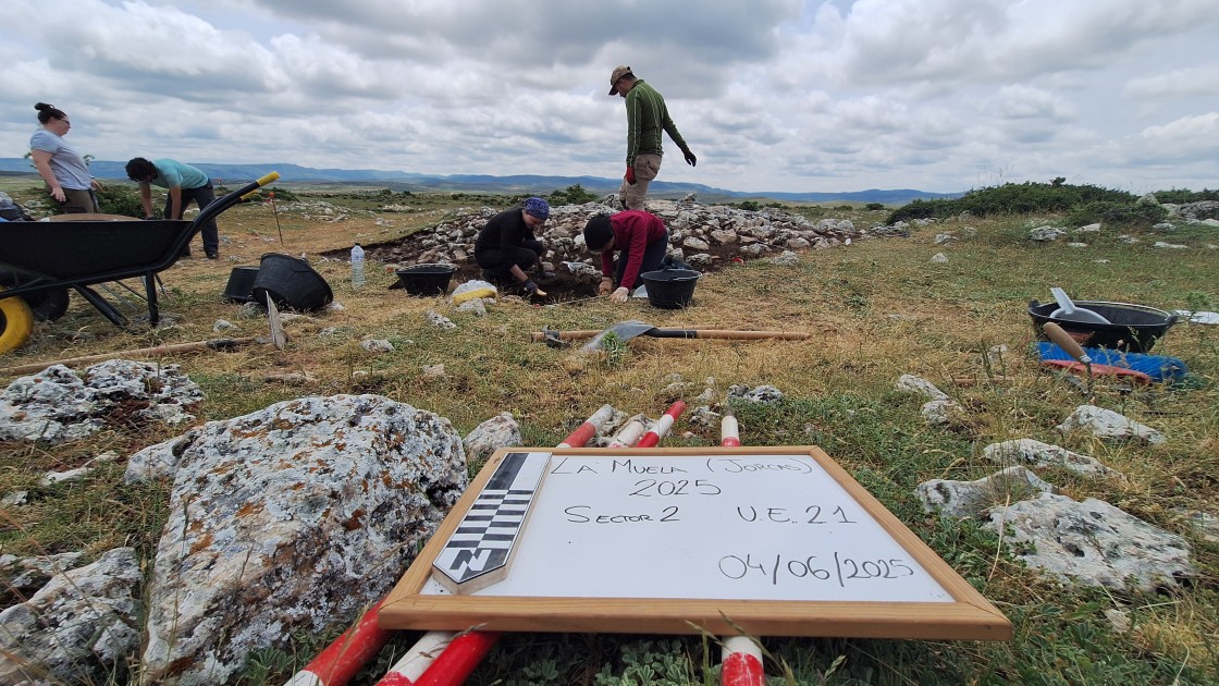 Excavan en el yacimiento de La Muela de Jorcas un asentamiento de más de 2.500 años de antigüedad