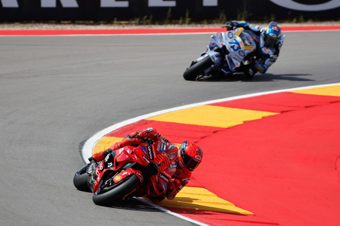 Marc Márquez suma su séptima victoria en una carrera 'sprint', con podio español