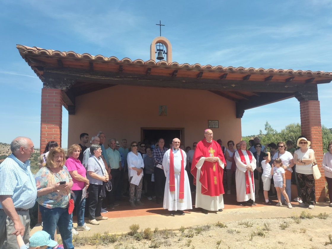 Los vecinos de Villalba Baja disfrutan de un día de convivencia en su preciada ermita