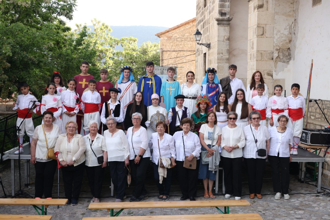 Fortanete resucita su dance, con teatro y baile, tras 122 años perdido en la memoria