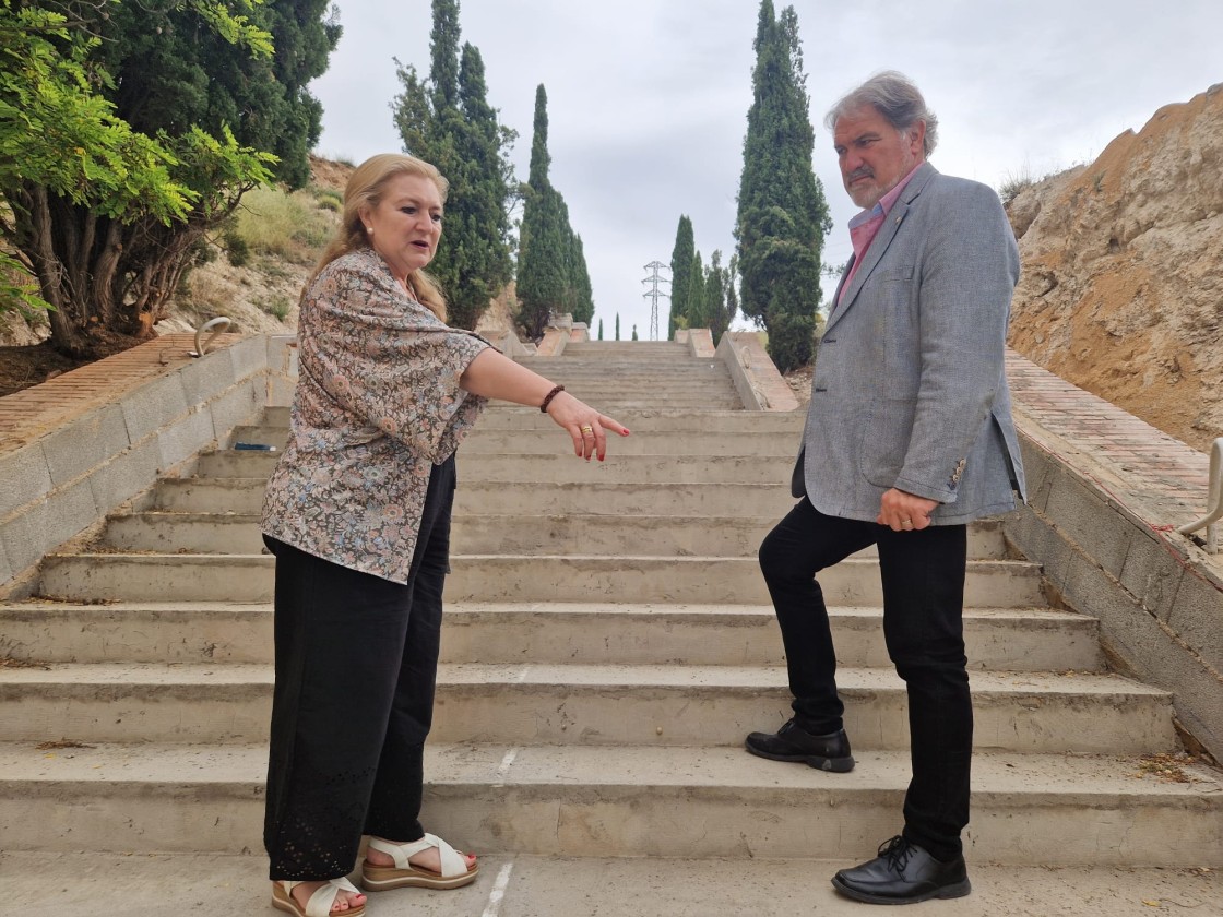 Las obras de recuperación de las escaleras de acceso al cementerio de Teruel marchan a buen ritmo