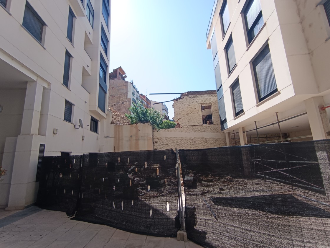 El Ayuntamiento de Teruel retirará los escombros del patio del Residencial Valparaíso