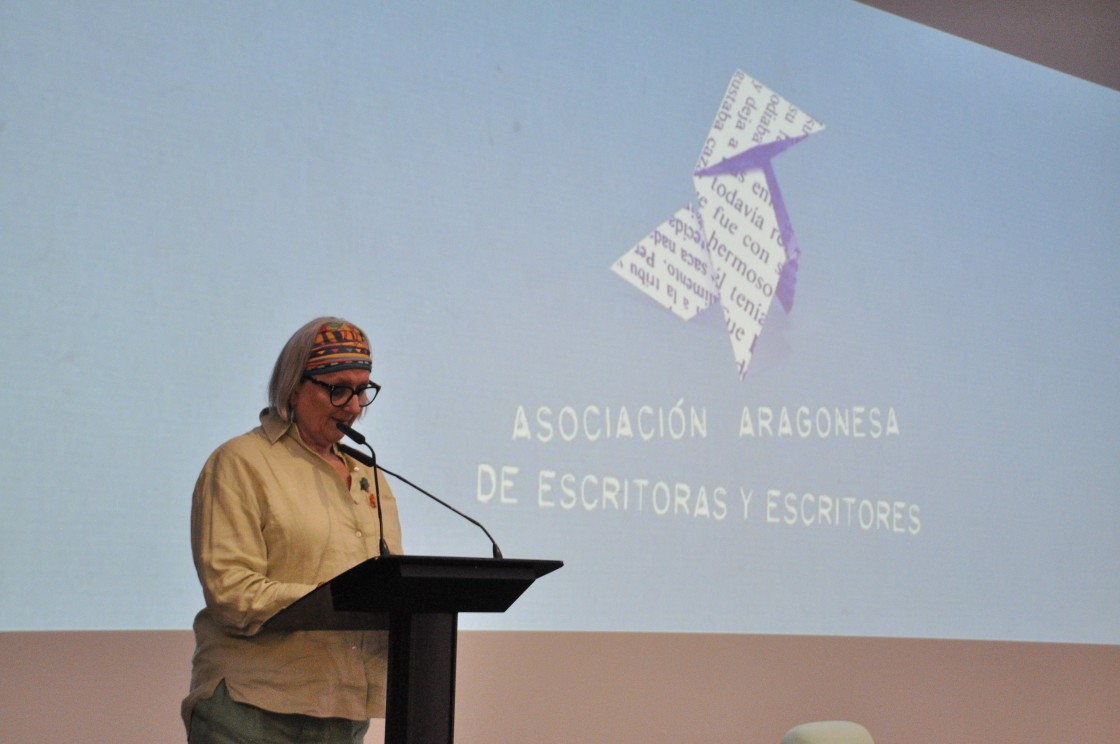Pilar Aguarón, presidenta de los escritores aragoneses: “La mayoría de las personas que leen y que escriben libros son mujeres”