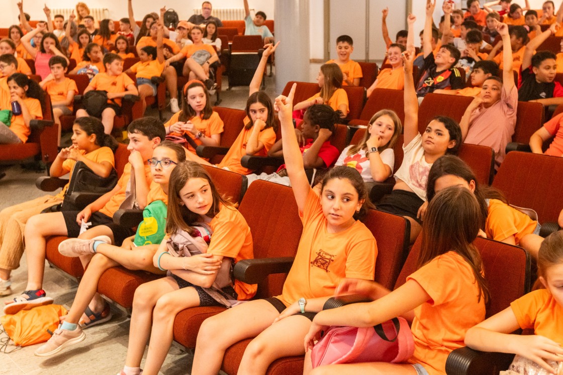 Los investigadores dibujan ante los niños un futuro con más calor y mascotas a la carta