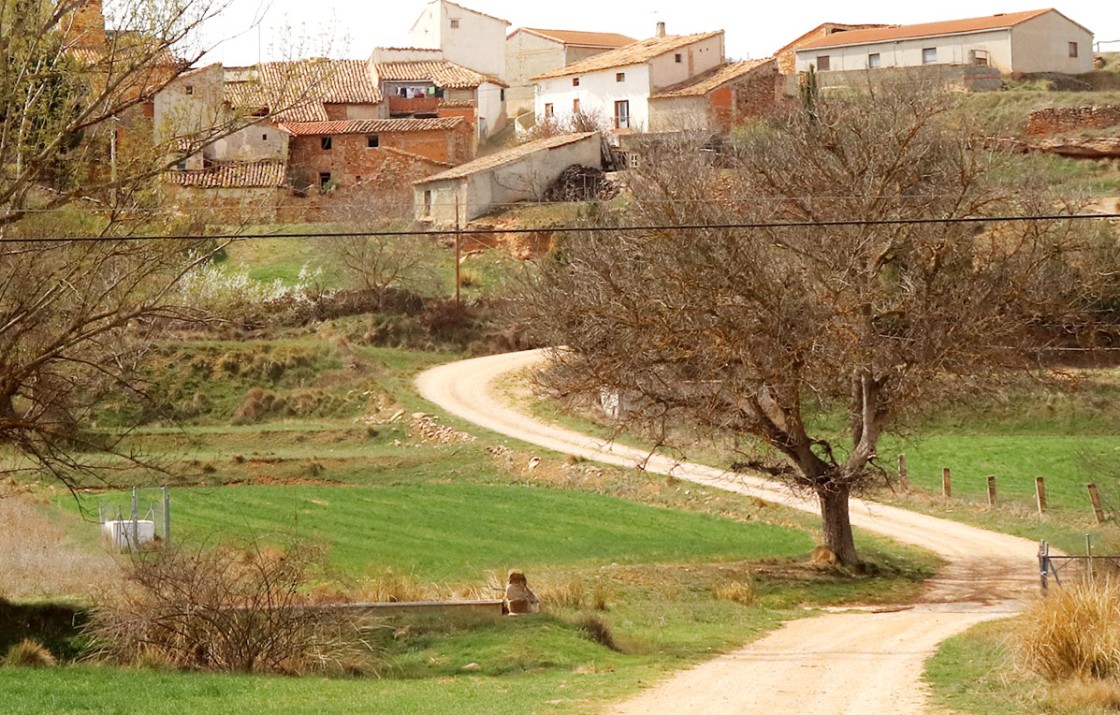 Vivel del Río busca la avería en su red de suministro que tiene sin agua corriente a unos 40 vecinos