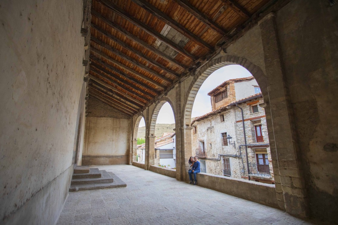 El Plan de Sostenibilidad Turística de la Comarca del Maestrazgo comienza con la restauración del atrio de la iglesia de Villarroya de los Pinares