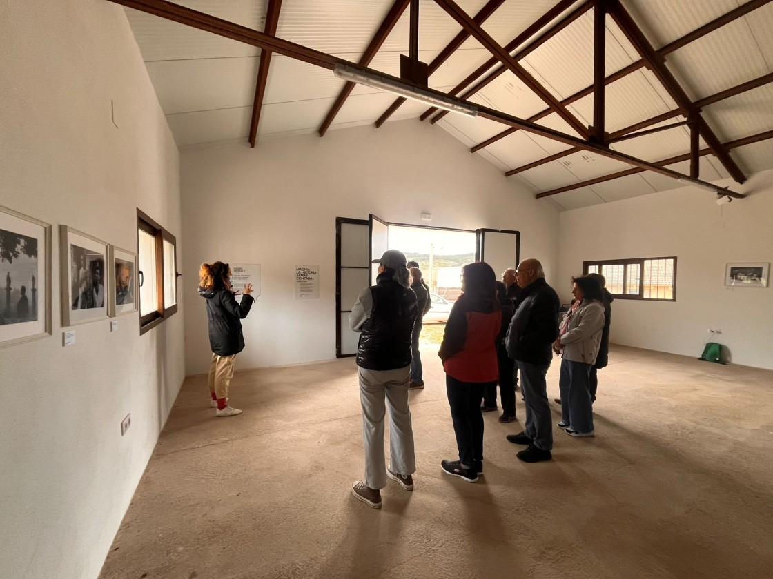 La exposición MagnIA inspira y emociona a casi 500 visitantes en su primera ruta por la provincia