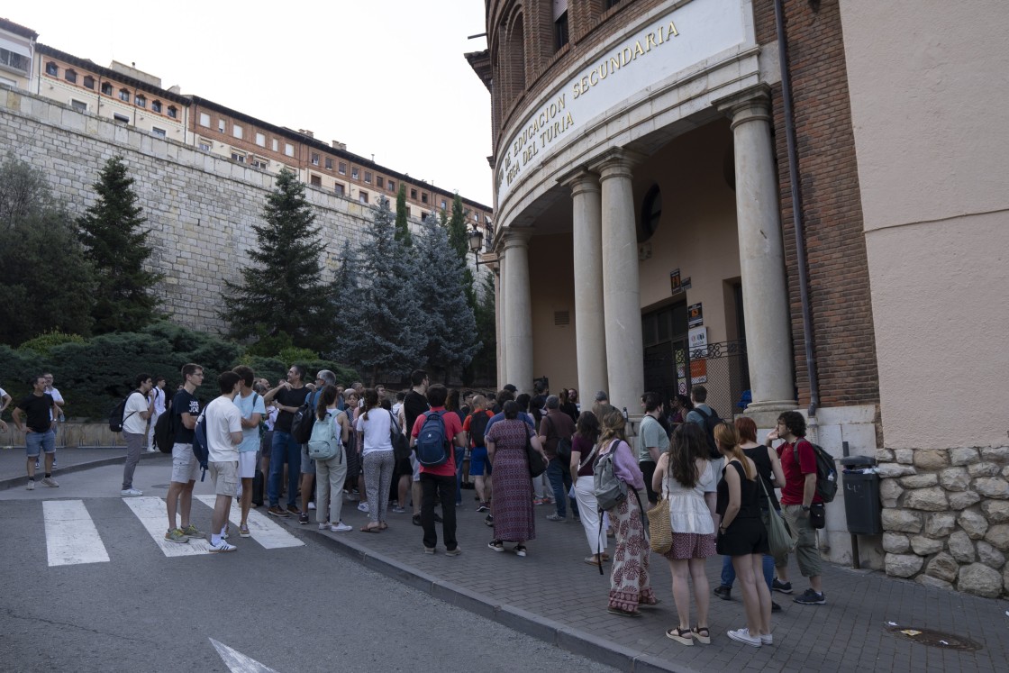 Nerviosismo en las puertas de los institutos turolenses antes del examen