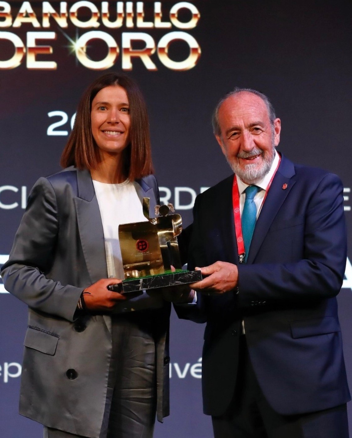 Andrea Esteban recoge su premio a mejor entrenadora