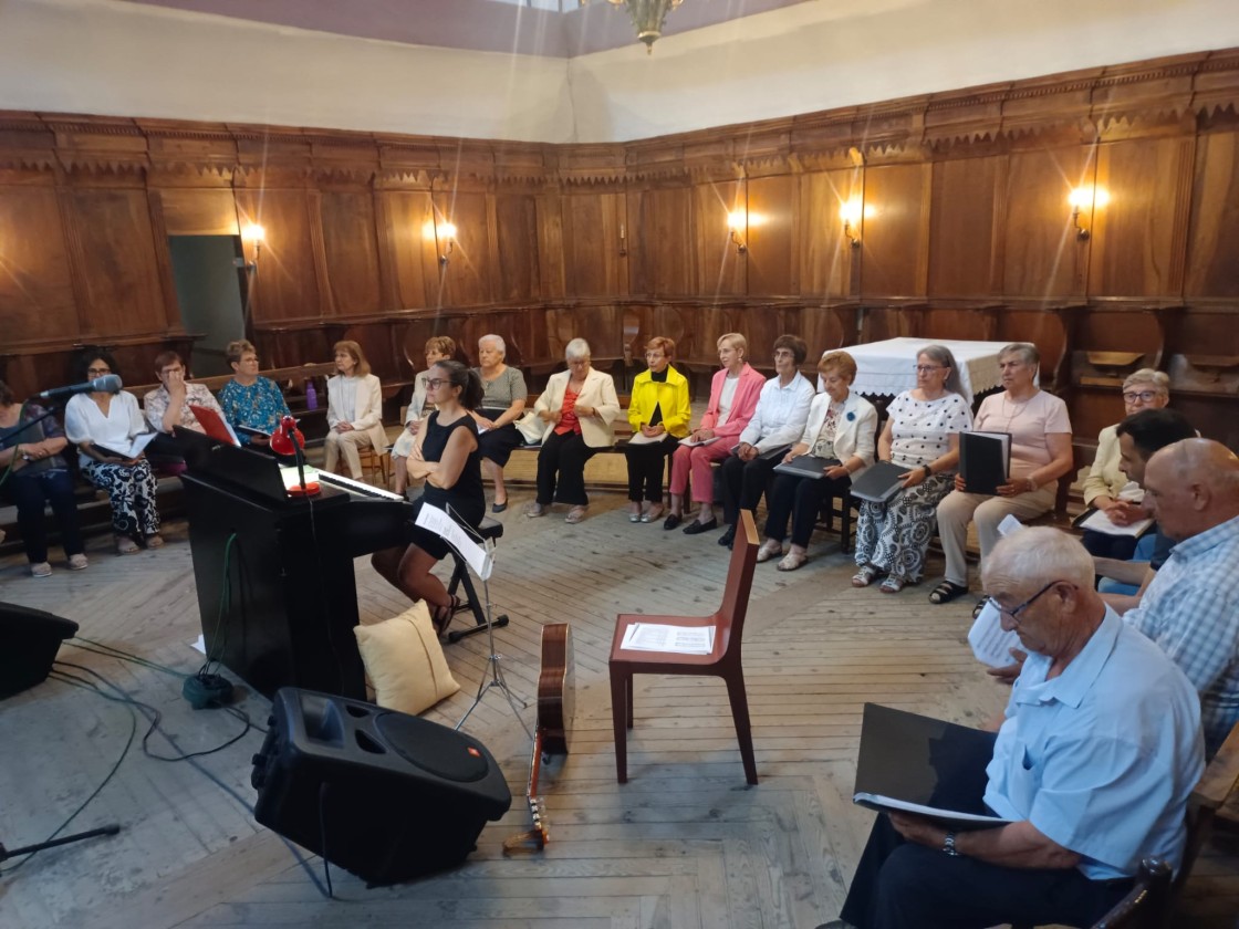 Cantos gregorianos como broche para cerrar el curso enel CPEPA Catalán de Ocón