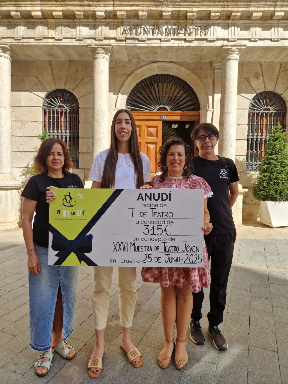 Anudi recibe 315 euros de las entradas de la Muestra de Teatro Joven