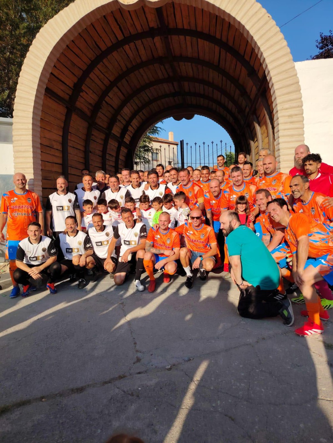 La Vega estrena su boca de mina con más de 2.000 euros contra el cáncer