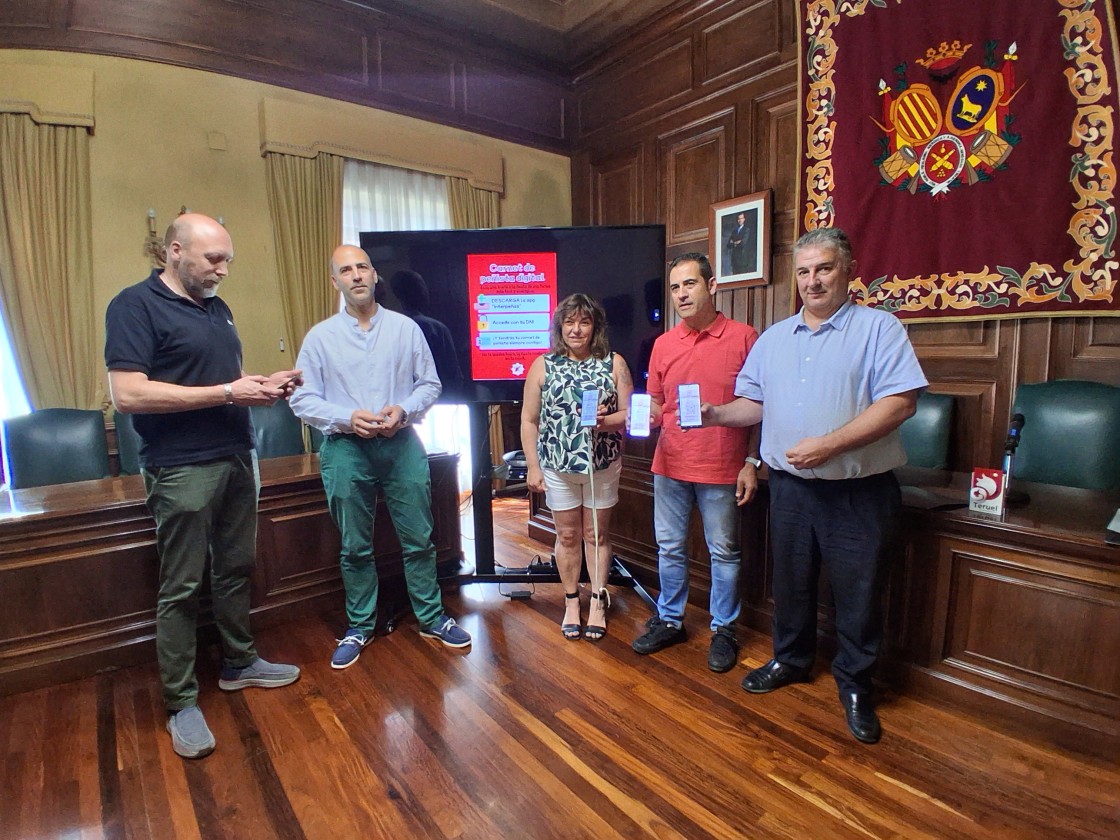 El carnet de peñista digital facilita a los socios acceder a ventajas de Interpeñas