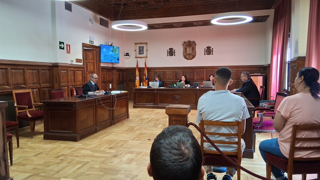 Condenan a 2 años a un hombre que hirió en la cara a otro con un cuchillo