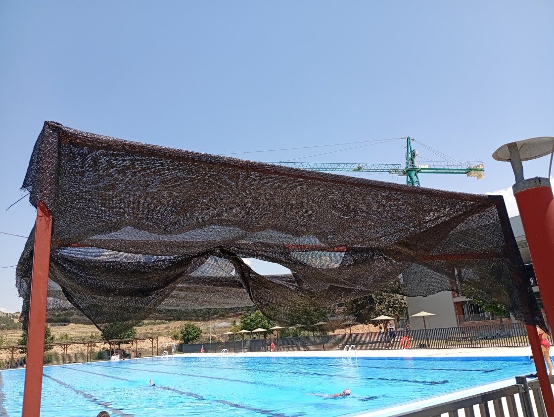Ganar Teruel – Izquierda Unida denuncia el estado real de la piscina de Los Planos 