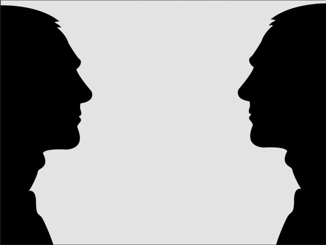 El hombre del rostro crispado y el hombre de la difícil sonrisa