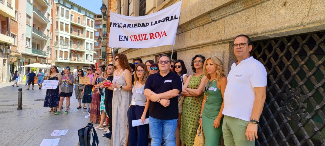 Los trabajadores de Cruz Roja denuncian el retraso en recibir la subida salarial