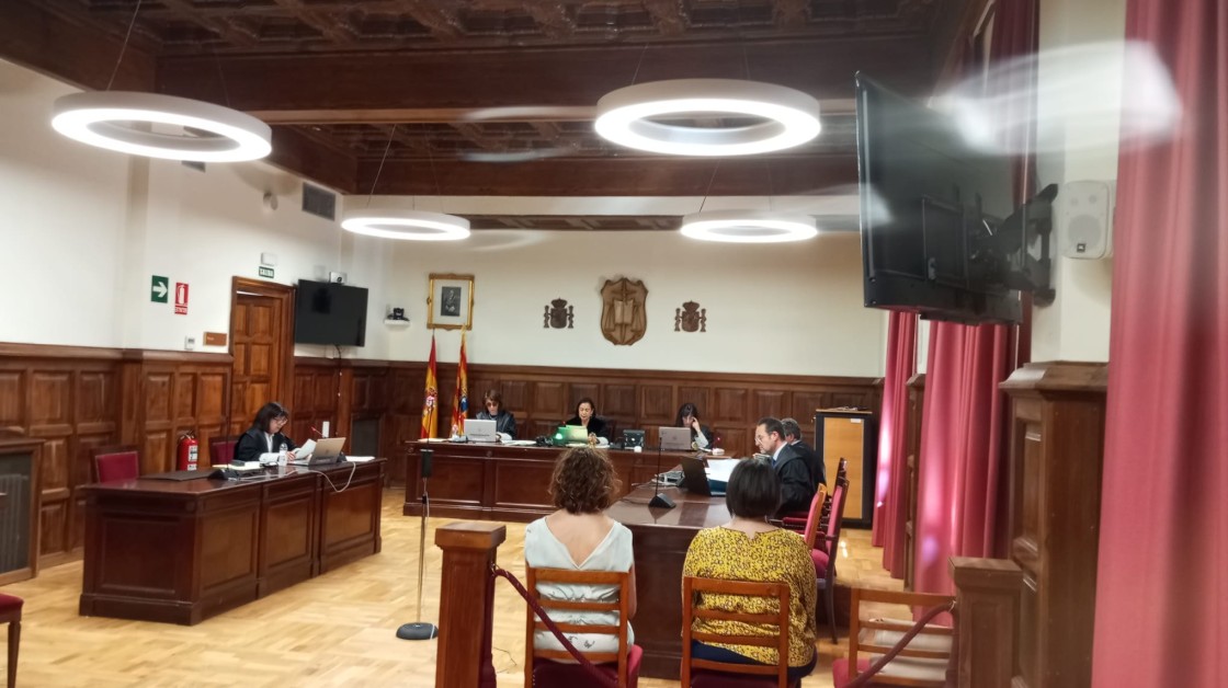 La Audiencia absuelve a la exsecretaria y a la exalcaldesa de Fonfría de falsedad