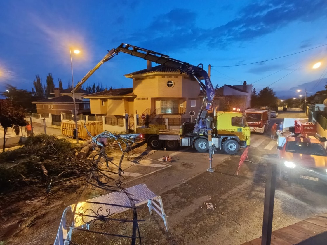 Los bomberos de la DPT realizan varias intervenciones por los efectos de las tormentas