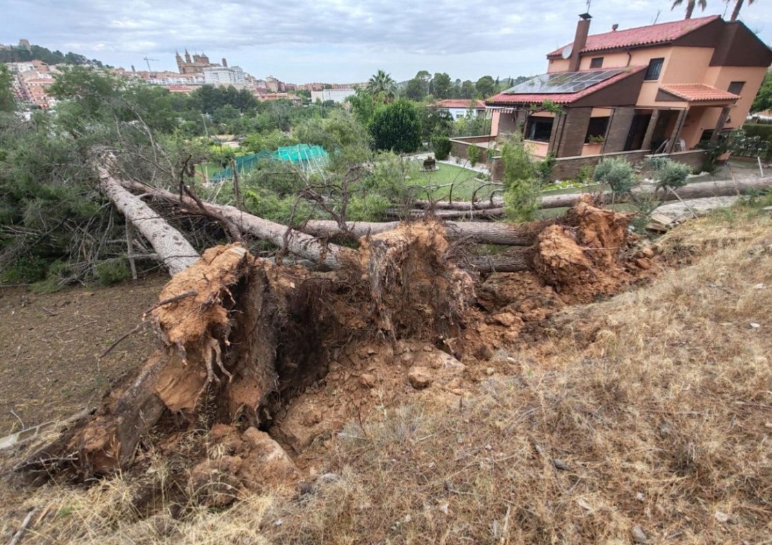 Una tormenta eléctrica causa numerosos daños en Alcañiz, aunque sin dejar heridos