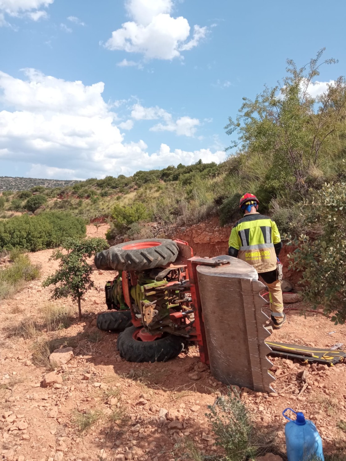 Muere un hombre de 76 años en un accidente con un tractor en Villel